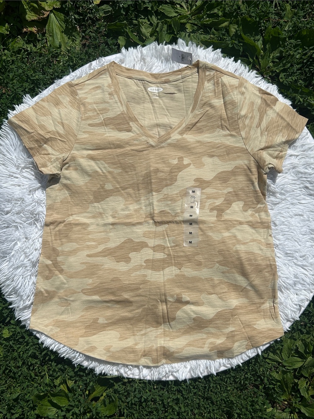 🩶5/$30 Old Navy Beige Camo V-Neck Short Sleeve T-Shirt Women's Size Medium NEW